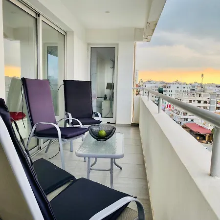 Panoramic Seaside Getaway, 2-br Penthouse Apartamento Lárnaca