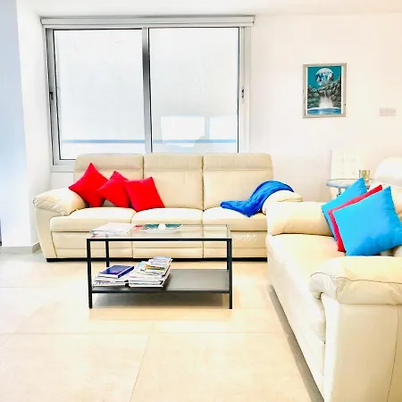 Apartamento Panoramic Seaside Getaway, 2-br Penthouse *