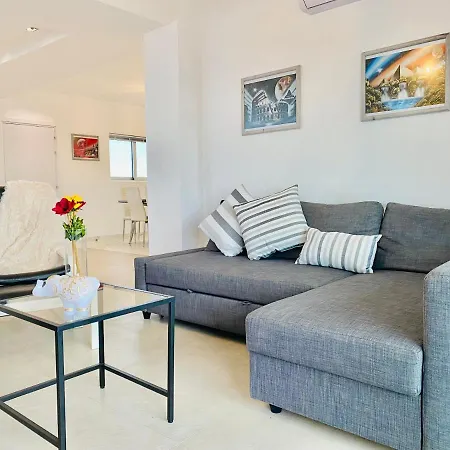 Panoramic Seaside Getaway, 2-br Penthouse Apartamento *