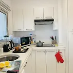 Panoramic Seaside Getaway, 2-br Penthouse Lárnaka