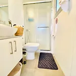 Panoramic Seaside Getaway, 2-br Penthouse Lárnaka