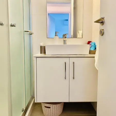 Daire Panoramic Seaside Getaway, 2-br Penthouse