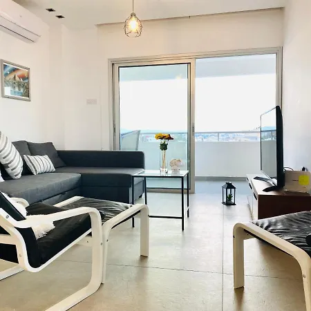 Panoramic Seaside Getaway, 2-br Penthouse Larnaca