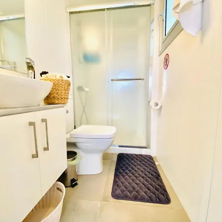 Panoramic Seaside Getaway, 2-br Penthouse Larnaca