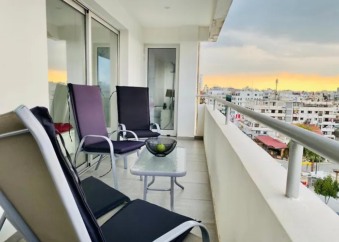 Panoramic Seaside Getaway, 2-br Penthouse 公寓 拉纳卡