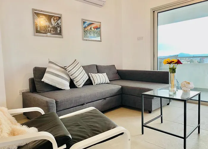 Panoramic Seaside Getaway, 2-br Penthouse Apartmán