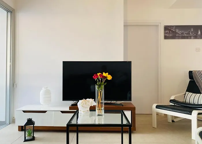 Panoramic Seaside Getaway, 2-br Penthouse Apartmán