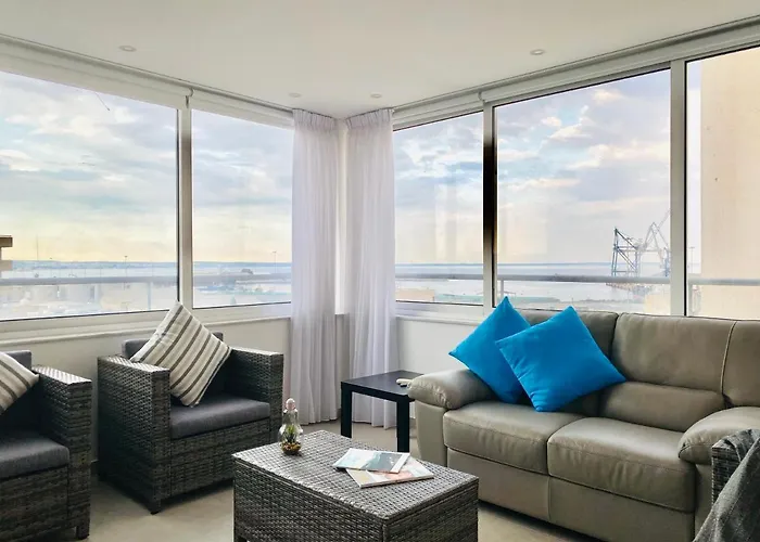 Panoramic Seaside Getaway, 2-br Penthouse 公寓 *