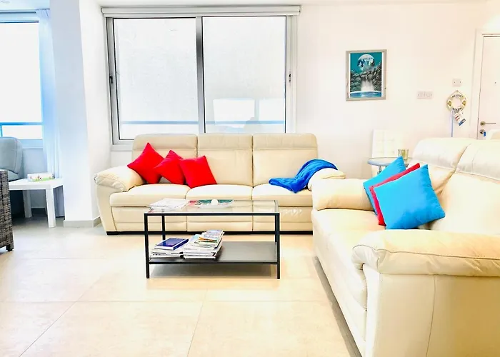 Apartmán Panoramic Seaside Getaway, 2-br Penthouse *