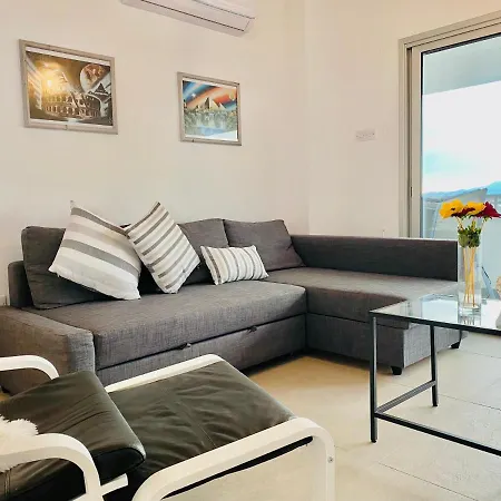 Panoramic Seaside Getaway, 2-br Penthouse Lägenhet