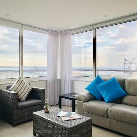 Panoramic Seaside Getaway, 2-br Penthouse Lägenhet *